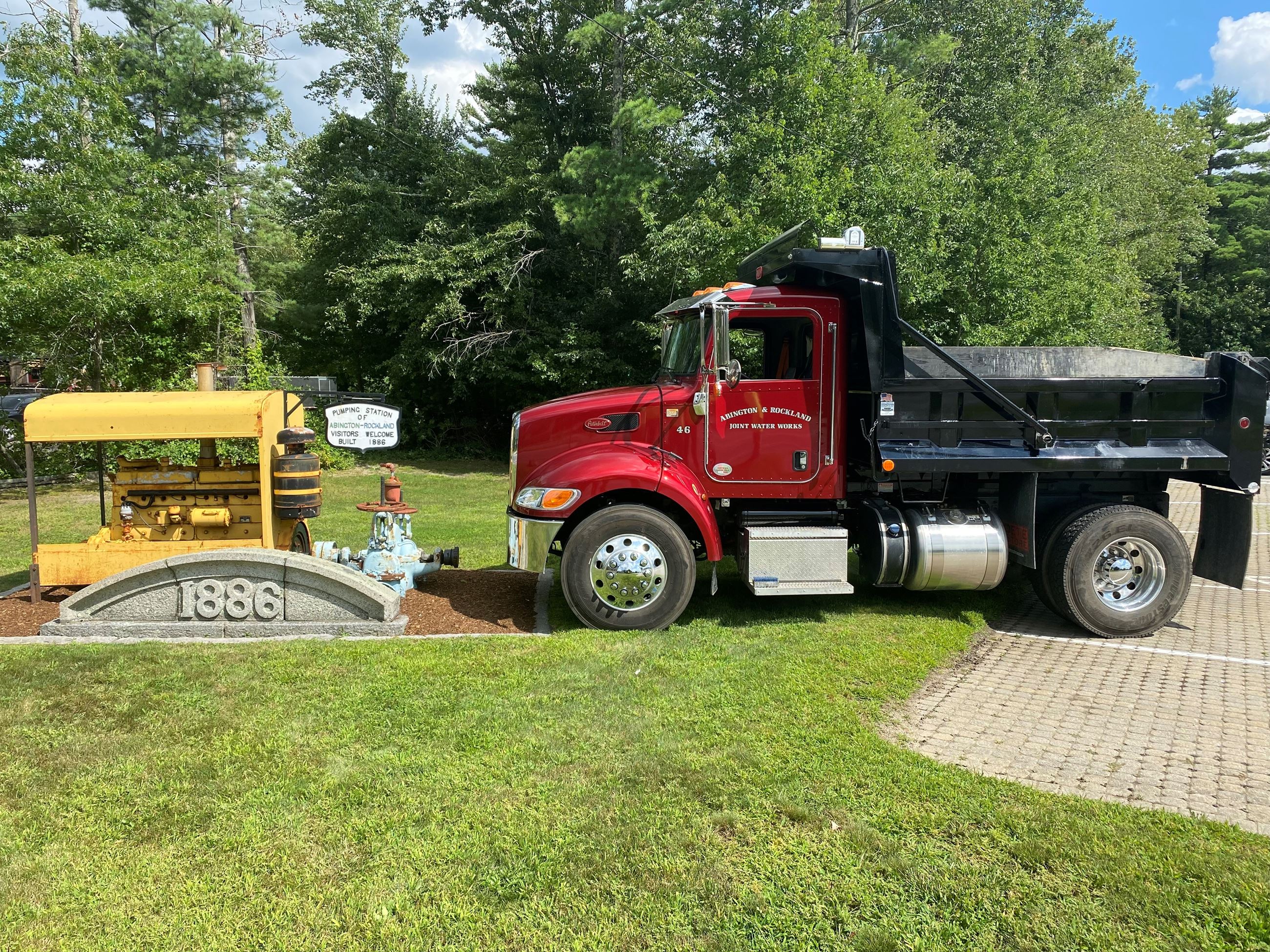 Dump truck-pump station